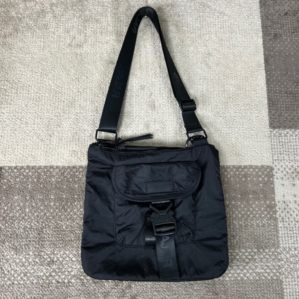 Pajar Canada Parachute Black Ripstop Nylon Crossbody‎ Messenger Bag
